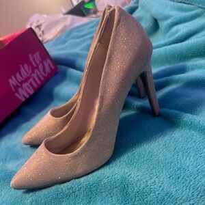 Jennifer Lopez Glittering Beige Heels